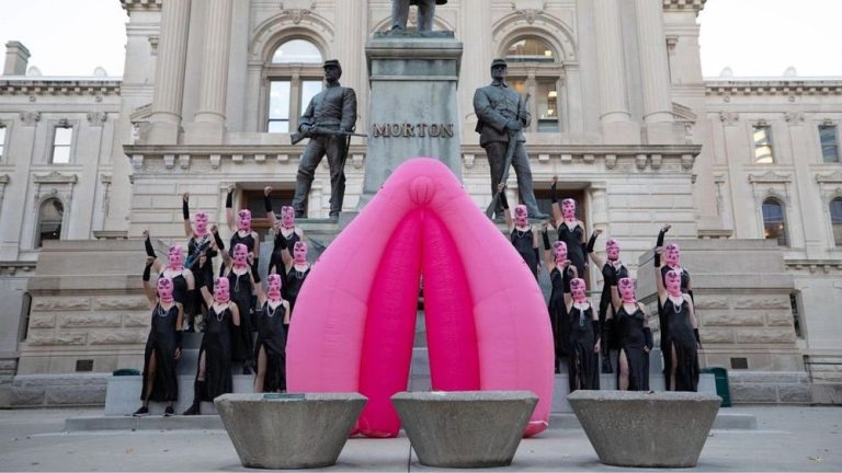 Manifestation Des Pussy Riot Au Capitole De L Tat De L Indiana Aux