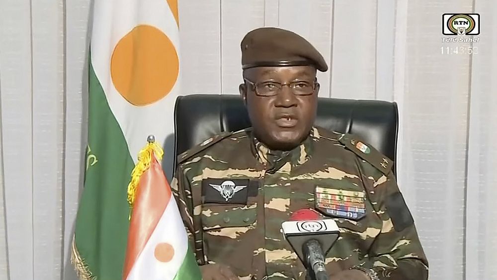 Coup d'État au Niger: l'UE menace de suspendre son soutien budgétaire alors que le général Tchiani se déclare chef