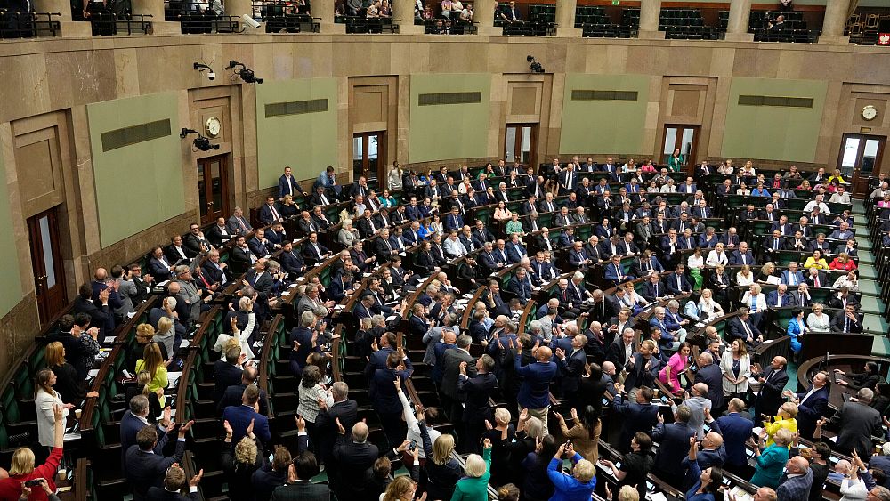 La Pologne adopte une loi sur "l'influence russe" qui pourrait viser l'opposition
