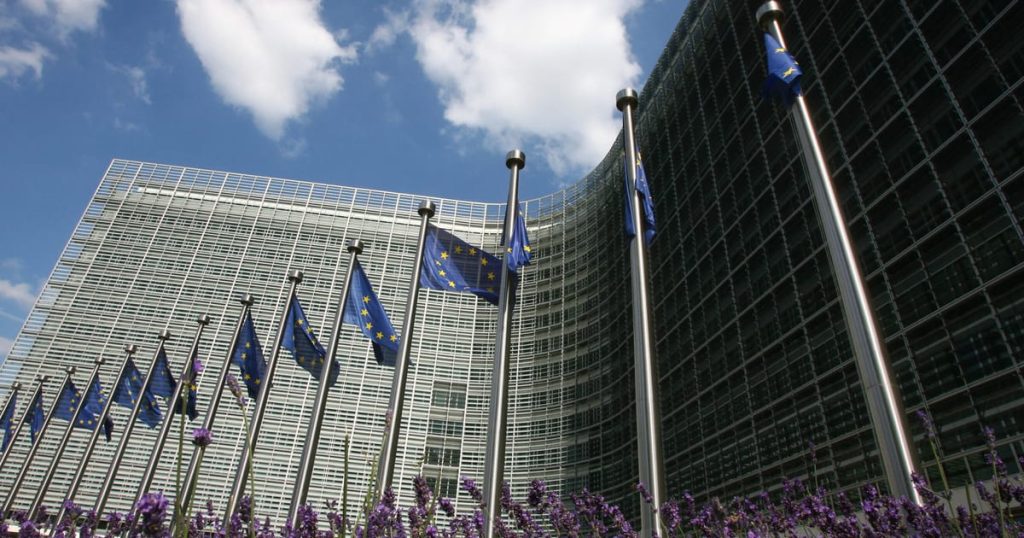 La nomination d'un universitaire américain à un poste dans l'UE devrait être maintenue, selon les économistes