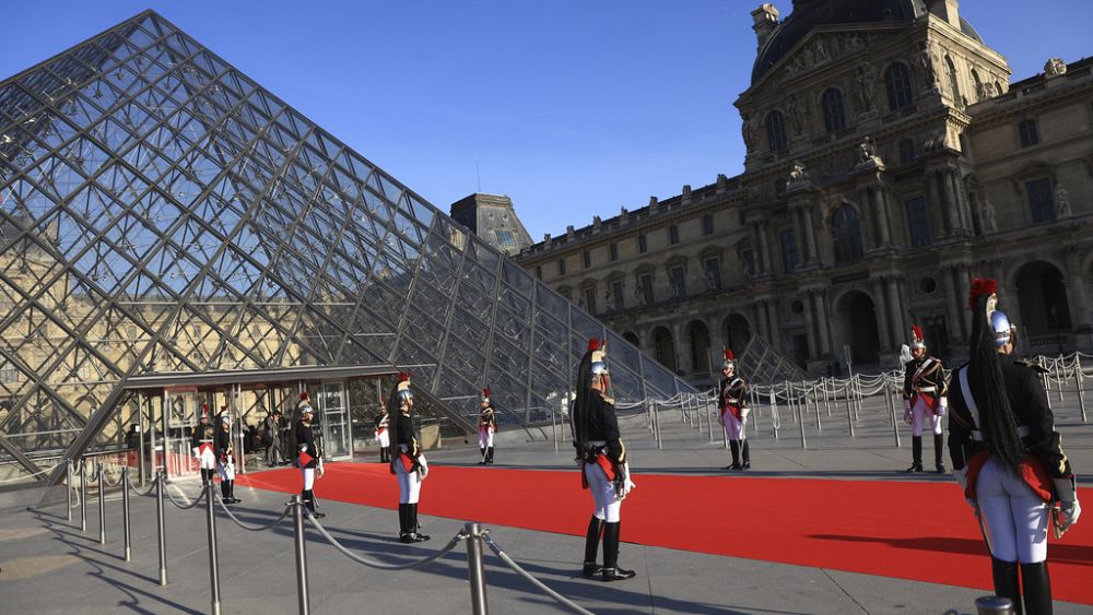 Le musée français du Louvre s'apprête à restituer des artefacts italiens volés