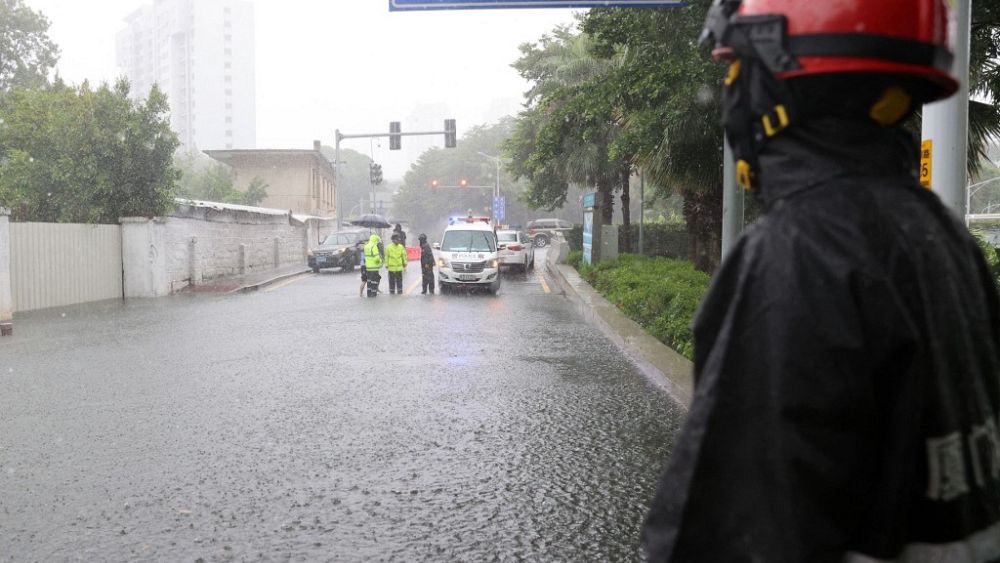 Le typhon Doksuri touche terre en Chine après des glissements de terrain meurtriers aux Philippines