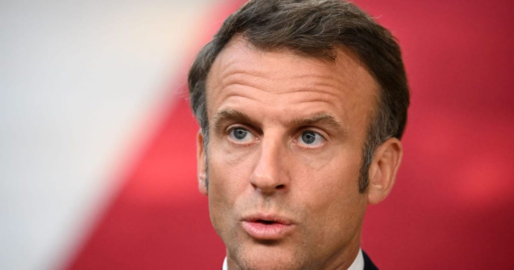 Macron critique la Commission européenne pour avoir engagé un économiste américain