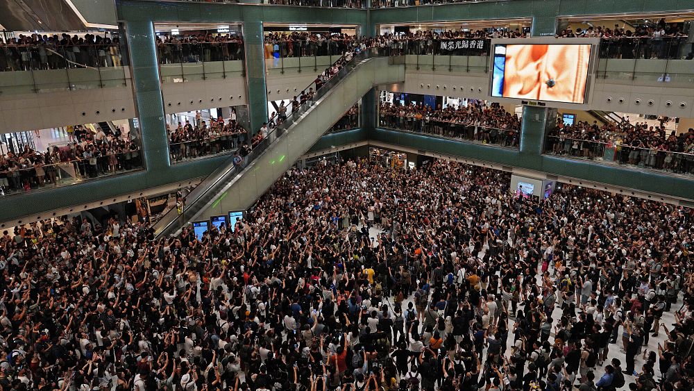 Un tribunal de Hong Kong rejette l'interdiction demandée par le gouvernement d'une chanson de protestation populaire après le défi de Google