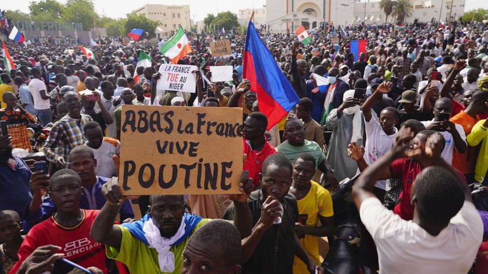 Les pays de l'UE vont évacuer les citoyens du Niger alors que les putschistes reçoivent le soutien des juntes ouest-africaines