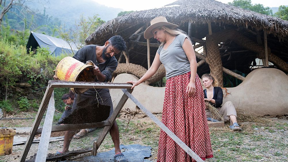 Rencontrez l'écologiste qui enseigne les techniques de construction naturelles en Inde