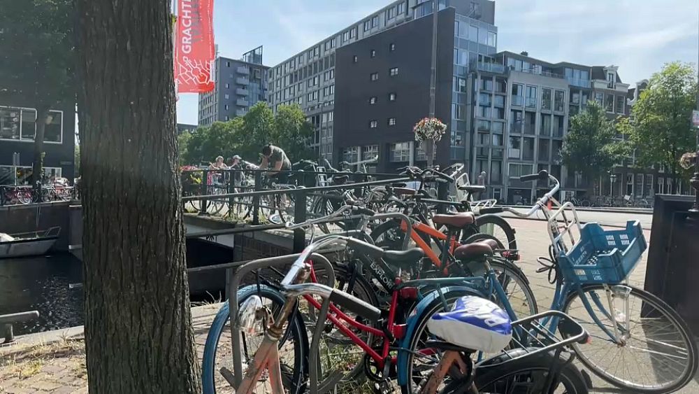 Amsterdam pousse plus de voitures, mais il n'y a toujours pas assez de place