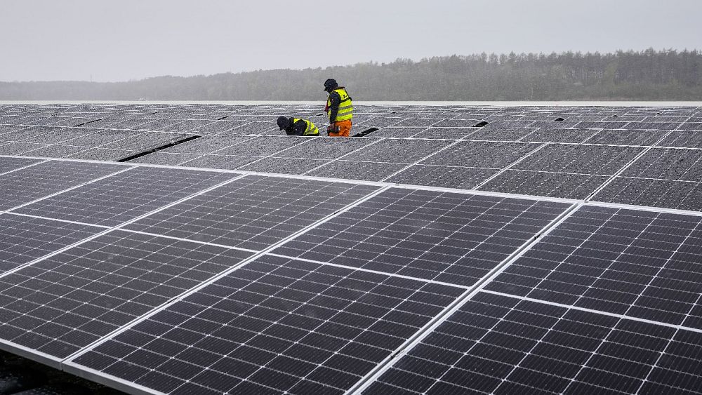 "Gloulets d'étranglement importants": l'UE a le même nombre de panneaux solaires stockés qu'installés, selon un rapport