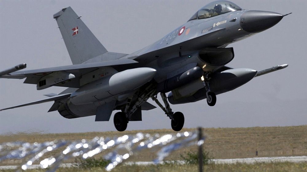 Guerre en Ukraine : la Russie affirme avoir abattu 42 drones au-dessus de la Crimée, alors que les États-Unis s'engagent à entraîner des F-16