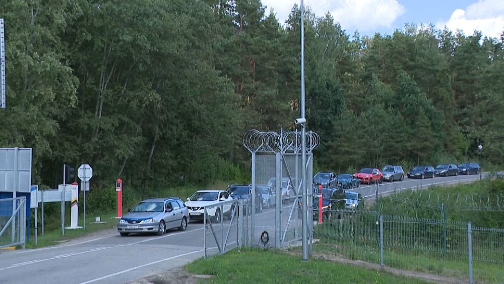 La Biélorussie enclavée voit davantage de frontières à l'ouest fermées alors que les tensions augmentent