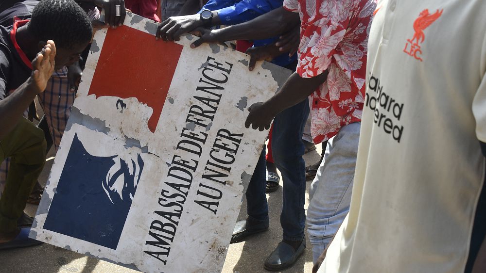 La junte nigérienne affirme que l'ambassadeur de France a été expulsé par la police