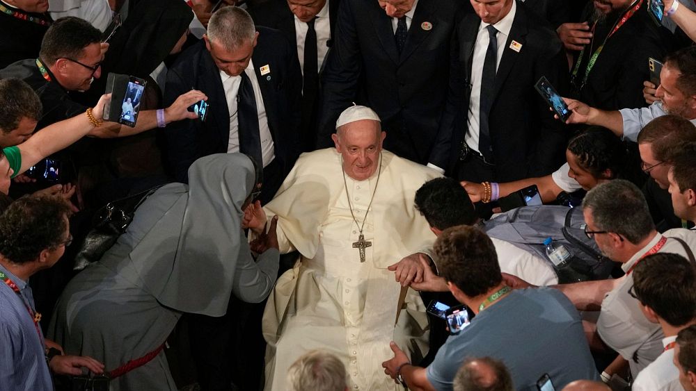 Le pape François s'en prend à la hiérarchie catholique portugaise pour avoir ignoré les abus sexuels du clergé