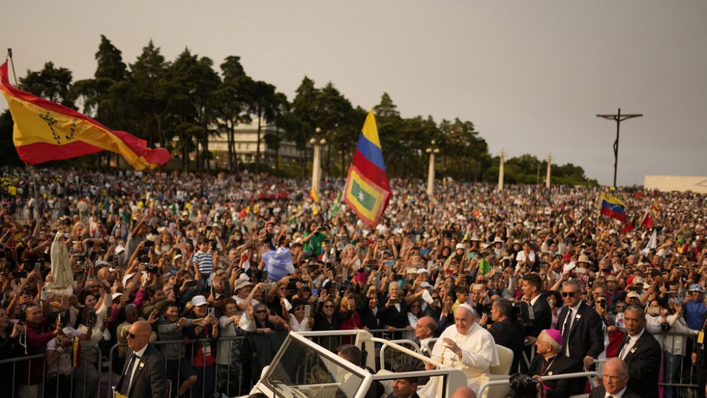 Le pape François visite le sanctuaire catholique de renommée mondiale de Fatima au Portugal