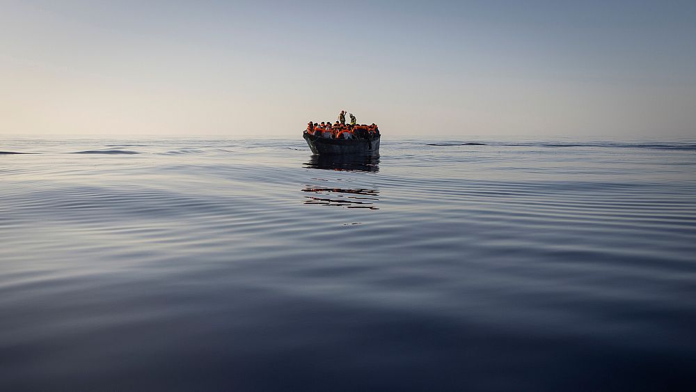 Les autorités grecques sauvent près de 60 migrants de petits bateaux en mer Égée