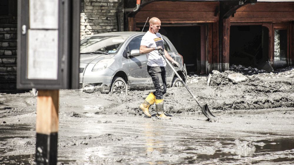 Les conditions météorologiques extrêmes se poursuivent en Europe alors que l'Italie est frappée par des glissements de terrain de boue