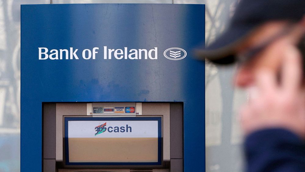 Les rumeurs d'argent gratuit ont conduit à des files d'attente devant les banques en Irlande suite à une défaillance technique