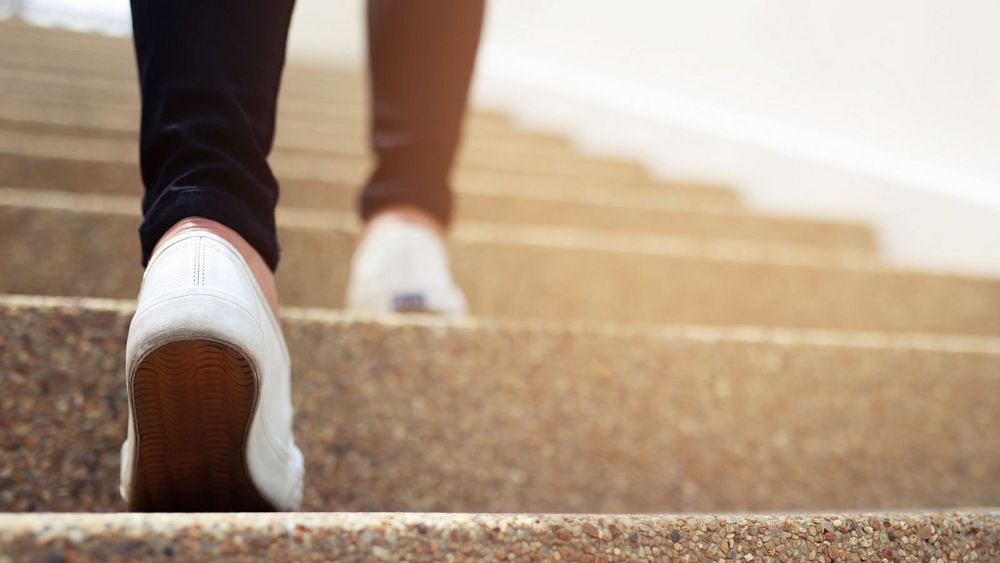 Marcher 4 000 pas par jour peut améliorer la santé et réduire le risque de mourir, selon une nouvelle étude