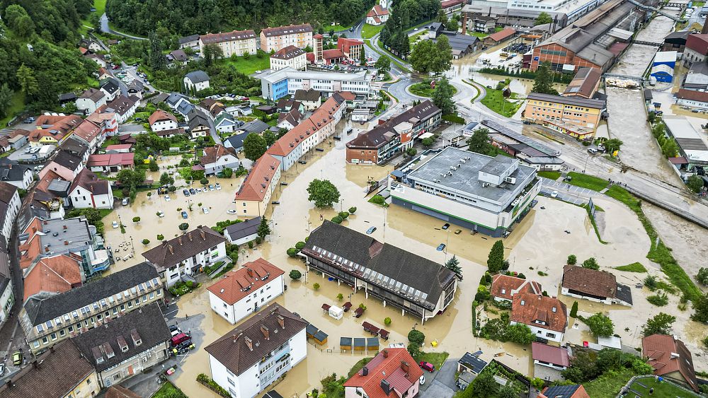 Trois morts alors que des pluies torrentielles et de fortes inondations frappent la Slovénie