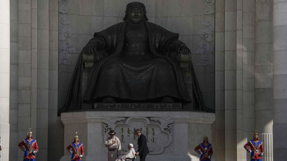 Le pape commence sa visite en Mongolie en louant la liberté religieuse du pays depuis Gengis Khan