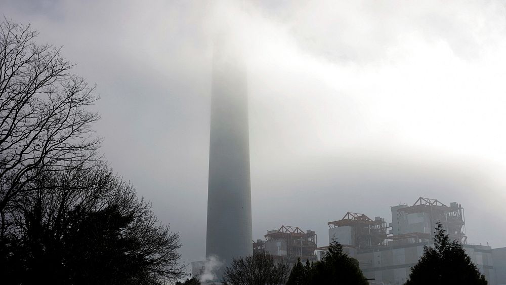 L'UE se prépare à faire pression en faveur d'une « élimination globale » des combustibles fossiles lors de la COP28, selon un projet de document