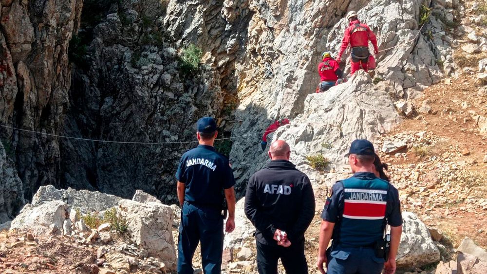 Un chercheur coincé à plus de 3 000 pieds dans une grotte du sud de la Turquie