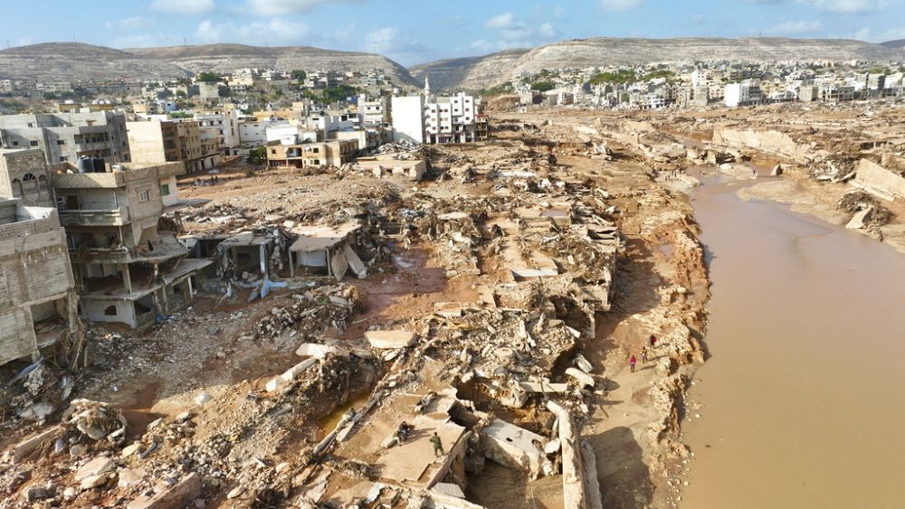 Des milliers de personnes seraient mortes et des milliers d'autres seraient portées disparues dans l'est de la Libye ravagé par les inondations.