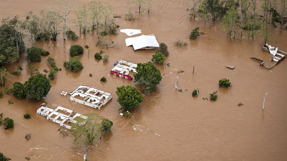 « Des centaines de personnes ont été sauvées » : de fortes pluies provoquent un nombre record de morts dans le sud du Brésil