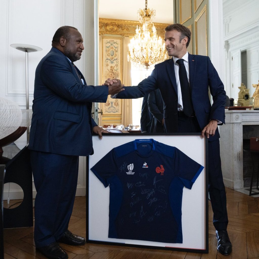 Avec la Papouasie-Nouvelle-Guinée, nous portons le Pacte de Paris pour les Peuples et la Planète. Notre action pour les forêts et notre vœu d'une gouvernance internationale équilibrée et efficace nous unissent.

Comme le rugby !

Bienvenue à Paris, cher James Marape.