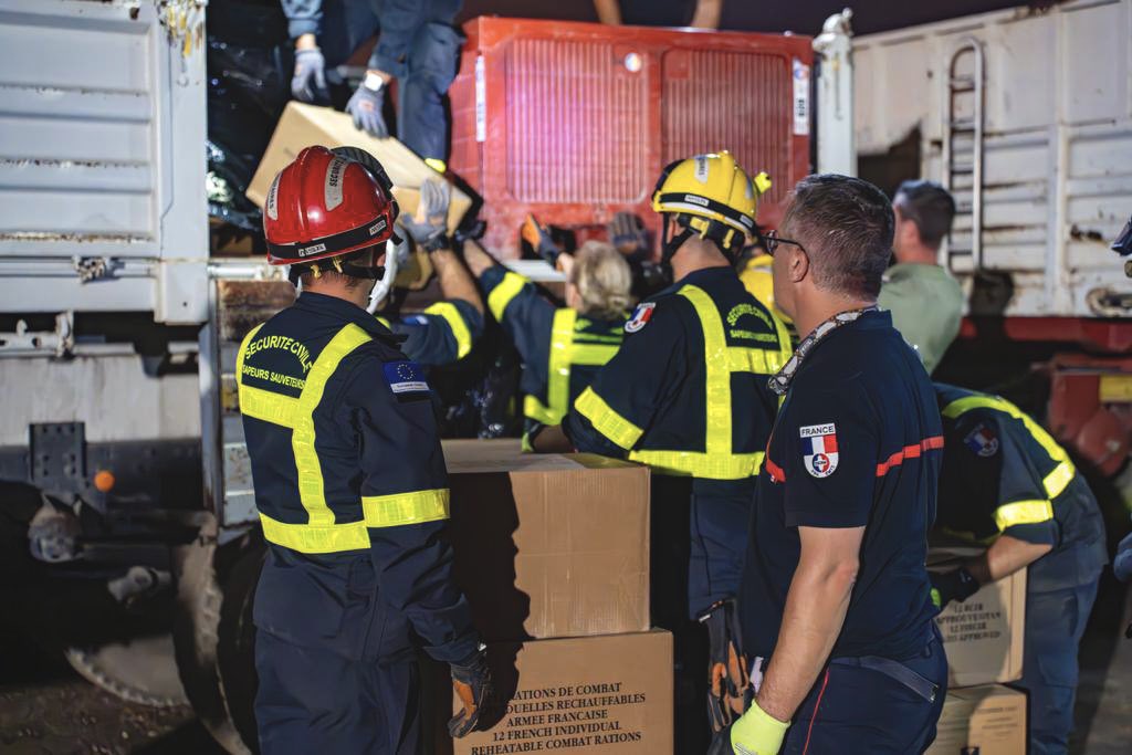 En Libye, les dégâts provoqués par la tempête sont immenses. La France est solidaire. Notre hôpital de campagne est opérationnel. Merci aux sapeurs-sauveteurs et sapeurs-pompiers mobilisés auprès des populations.