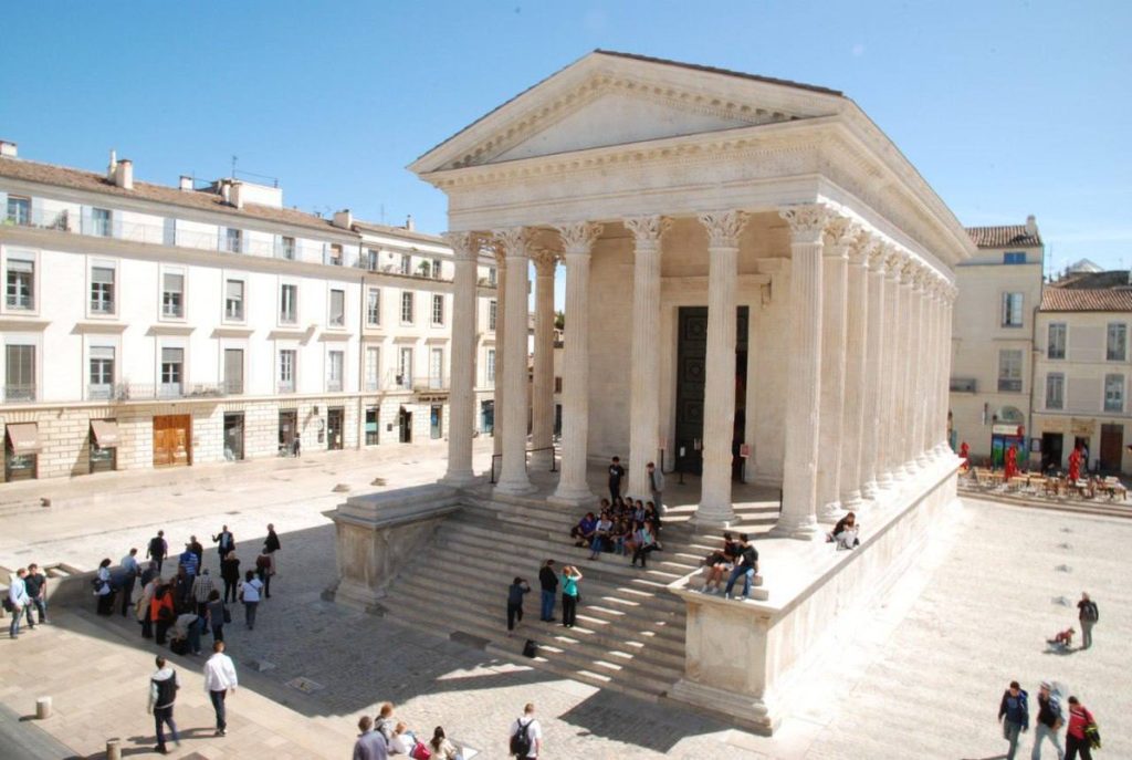 RT by @EmmanuelMacron: Une bonne nouvelle n'arrive jamais seule ! Après la Montagne Pelée en Martinique, la Maison carrée de Nîmes, magnifique…