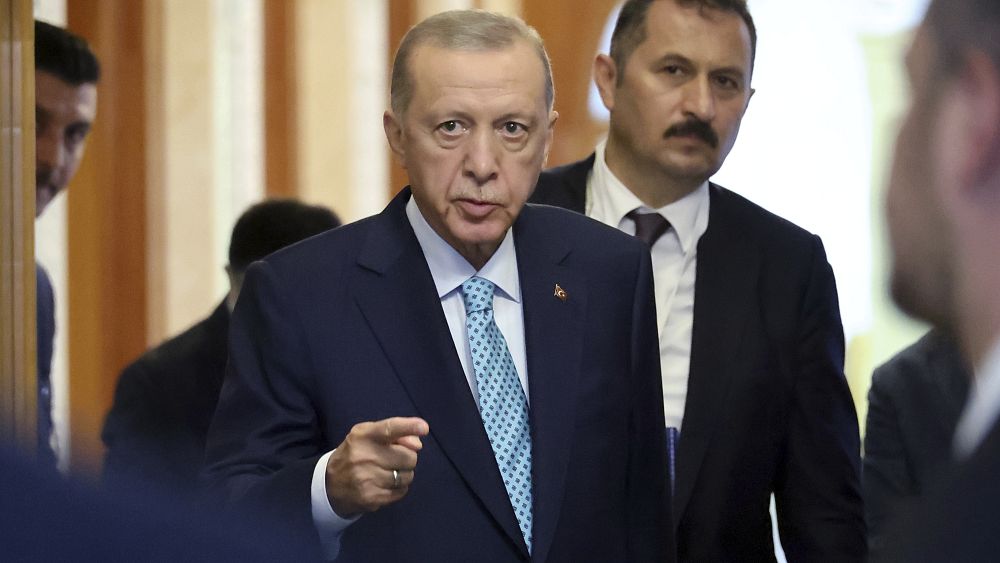 Longtemps opposé à l'augmentation des taux, Erdoğan soutient désormais un projet qui inclut une augmentation des taux, a déclaré le ministre