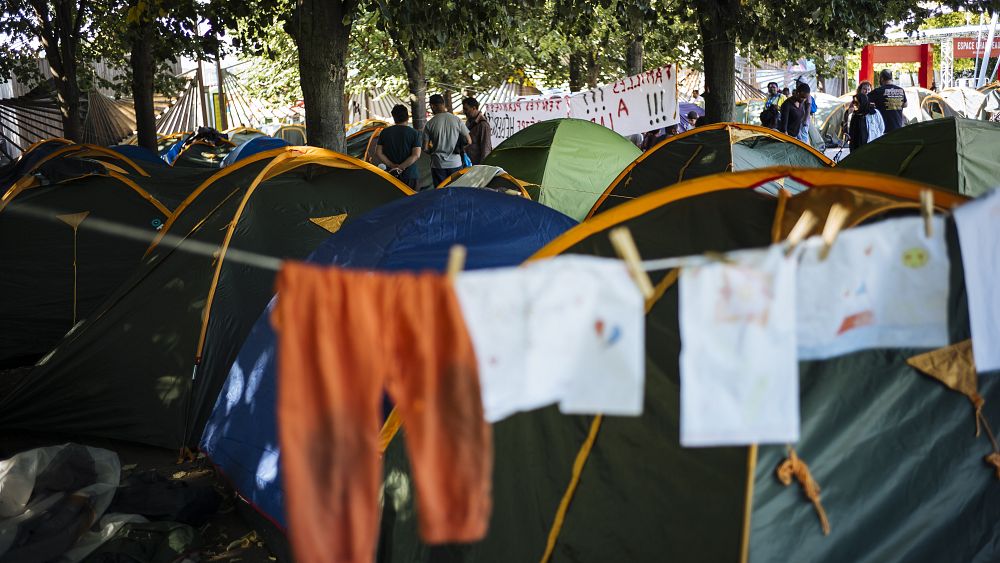 « Une maison et un foyer, ce n'est pas la même chose » : qu'arrive-t-il aux migrants expulsés de Paris