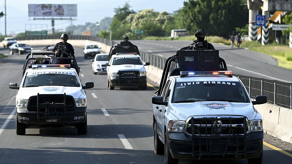 L'endroit où la chaux est escortée par la police