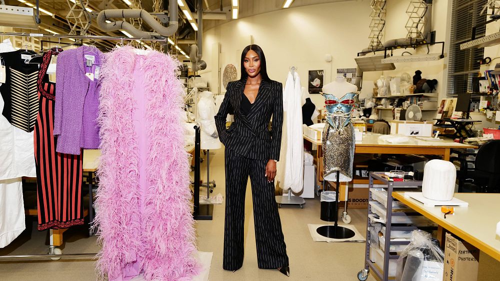 Une vie dans les vêtements : l'extraordinaire carrière de mode de Naomi Campbell reçoit le traitement V&A