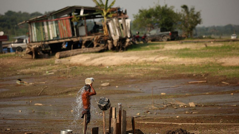 Que fait El Niño en Amazonie ?  Les Brésiliens peinent à gagner leur vie dans un village asséché