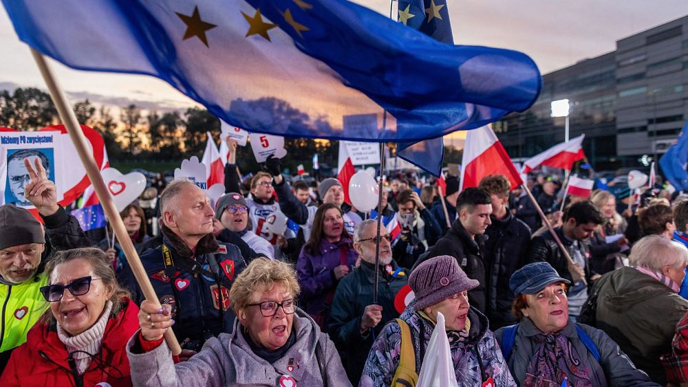 Plus d'un demi-million de Polonais à l'étranger s'inscrivent sur les listes électorales pour les élections serrées de dimanche