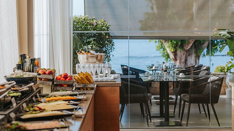 Le petit-déjeuner buffet à l'hôtel Royal Apollonia, Limassol.