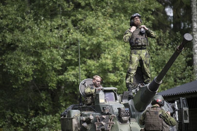 Des soldats suédois des régiments de Skaraborg participent à un exercice d'entraînement à Skovde, en septembre 2017.