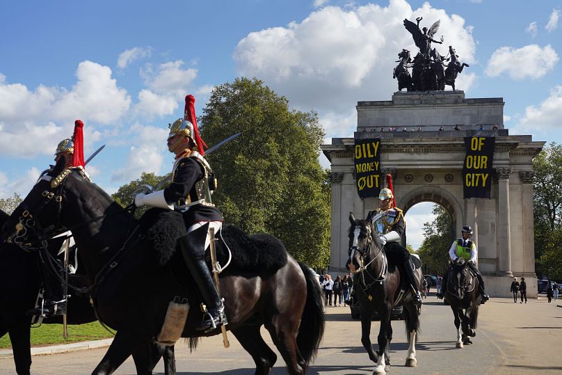 Des militants de Fossil Free London ont pris pour cible la Garde du Roi le mois dernier pour protester contre la prochaine conférence pétrolière.