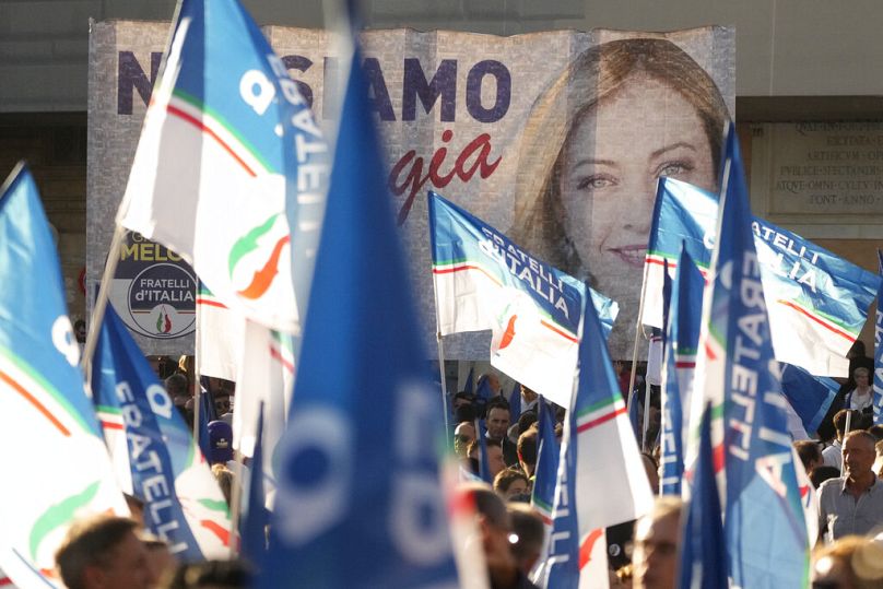 Des partisans du populiste de droite Fratelli d'Italia assistent à un rassemblement dans le centre de Rome, en septembre 2022.