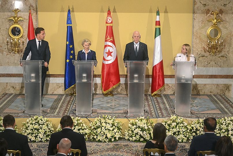 Le Premier ministre néerlandais Mark Rutte, la Première ministre italienne Giorgia Meloni et la présidente de la Commission européenne Ursula von der Leyen à Carthage avec le président Kais Saied