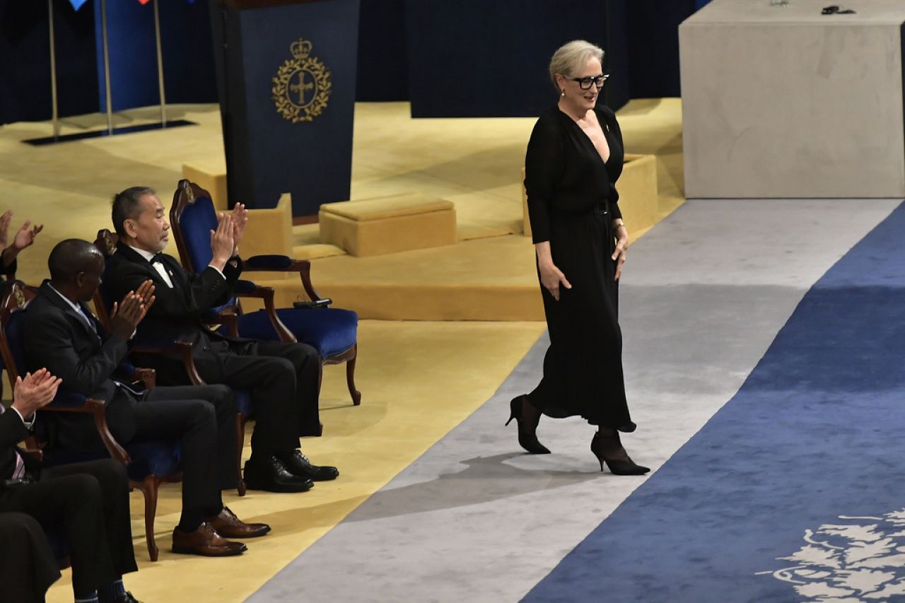 L'actrice Meryl Streep est applaudie avant de recevoir le Prix Prince de Princesse des Asturies pour les Arts.