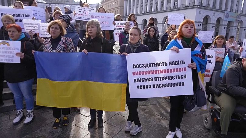 Manifestations pacifiques en Ukraine appelant à la démobilisation des soldats en première ligne depuis 18 mois.  27 octobre 2023