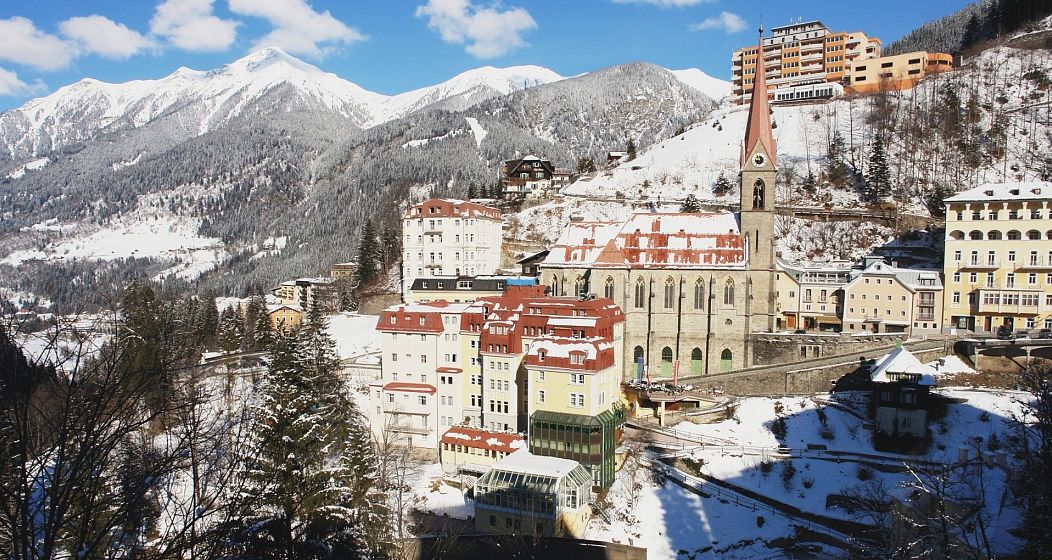 Bad Gastein, dans les Alpes autrichiennes, regorge de charmants hôtels aux couleurs pastel