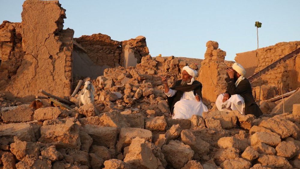 Beaucoup craignaient d'être coincés sous les décombres après les séismes qui ont frappé l'ouest de l'Afghanistan.