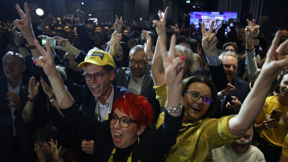 Élection en Pologne : les sondages à la sortie des urnes suggèrent la défaite du droit et de la justice