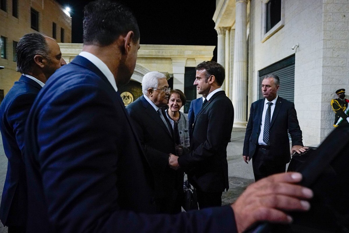 Il était essentiel pour moi de revenir à Ramallah à la rencontre du Président de l’Autorité palestinienne Mahmoud Abbas.
 
Mes condoléances aux victimes des violences engendrées par l’attaque terroriste du Hamas, une tragédie pour les Israéliens mais aussi pour les Palestiniens.