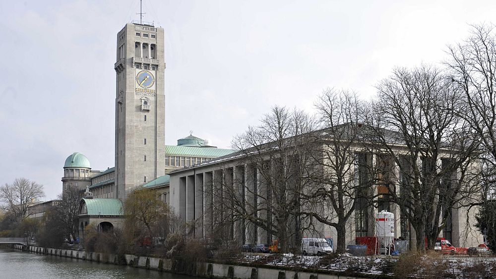 ICYMI : un employé de musée allemand a troqué ses peintures contre des contrefaçons pour financer un style de vie somptueux