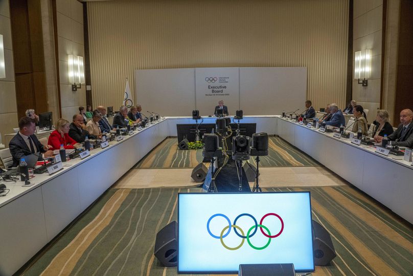 Le président du Comité international olympique (CIO), Thomas Bach, au centre, s'exprime lors du premier jour de la réunion du conseil d'administration du comité en 2023.