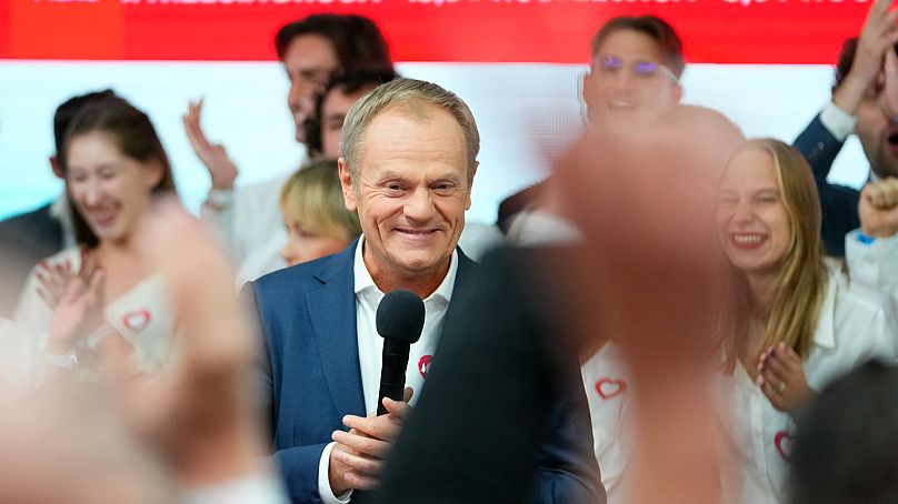 Donald Tusk, ancien Premier ministre polonais, s'adresse à ses partisans au siège de son parti à Varsovie, en Pologne.